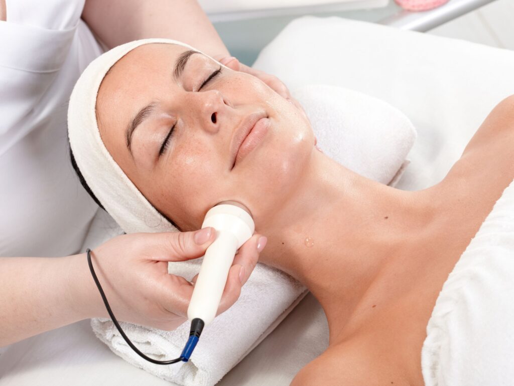 HydraFacial-Treatment-in-parel